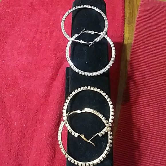 Gold Tone or Silver Tone Hoop Earrings!! - Picture 2 of 5